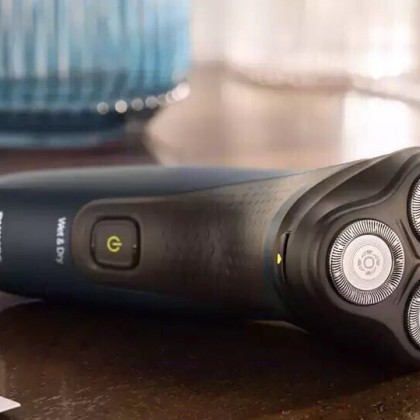 ماكينة حلاقة رجالي ماركة PHILIPS الاصلية ماكينة حلاقة رجالي ماركة PHILIPS الاصلية